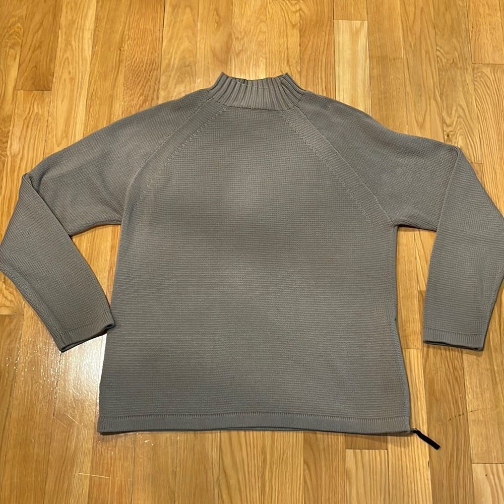 Reunion Long Sleeve Sweater Size Large.